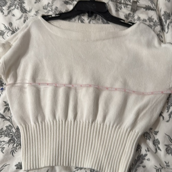 Knitted & Knotted Cropped Sweater - Picture 3 of 7